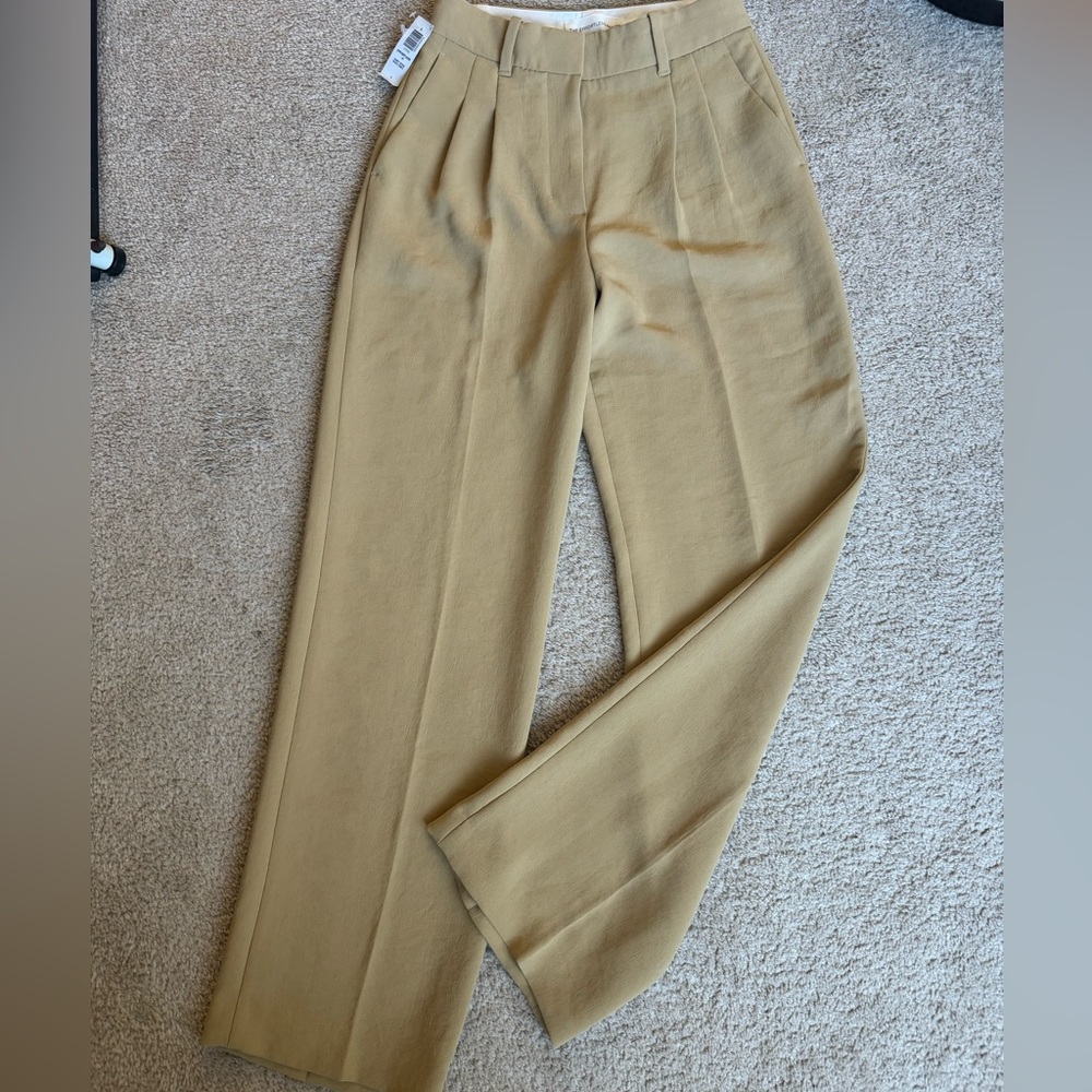 NWT Aritzia effortless pants size 0 (regular inseam)